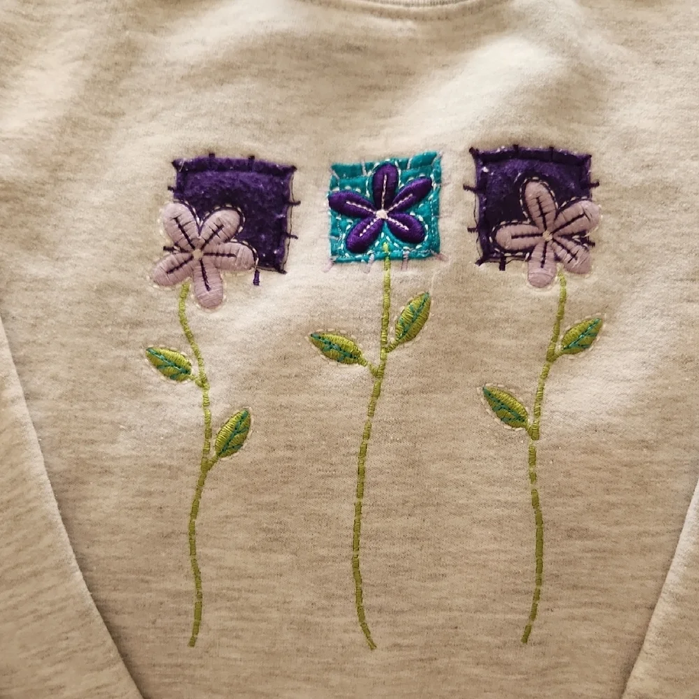 Elegant Gray Floral Women's Sweater - Picture 3 of 3